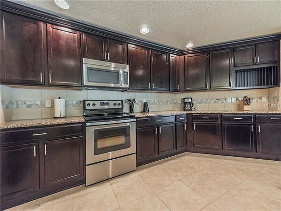 5th image of 1061 Tourmaline Dr