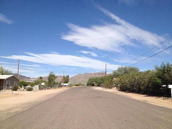 4th image of 2076 N Grand Dr
