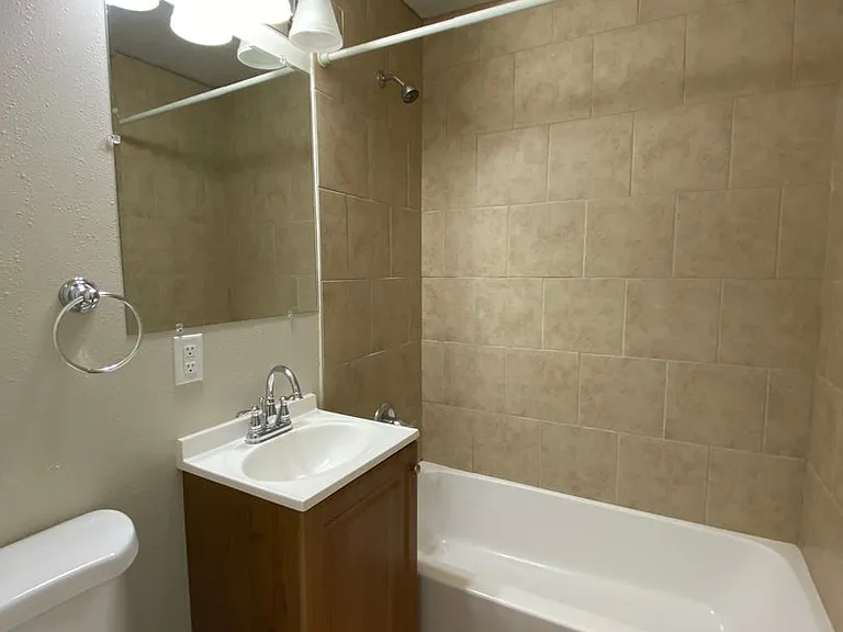 1503 E Bell Ave — Photo 4