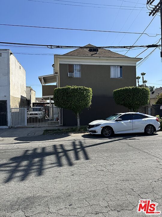 1st image of 554 E 36th St
