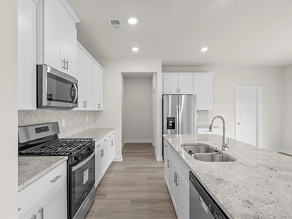 Welcome to 207 Lavinia Circle