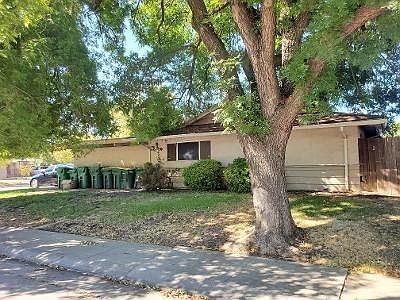 5th image of 841 W Los Felis Ave