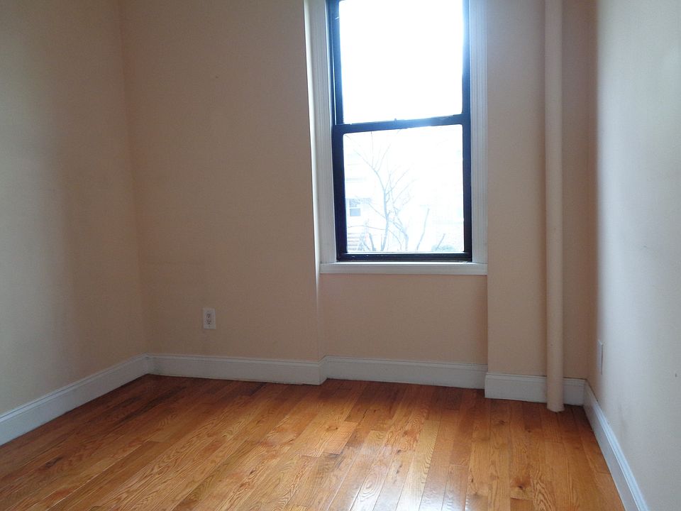 1st image of 1218 27th Ave APT 1