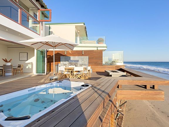 Feel the ocean breeze as you relax in the jacuzzi.