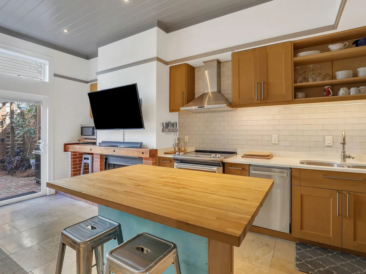 2 bed, 1.5 bath, 1120 sqft, $4,000 — Photo 3