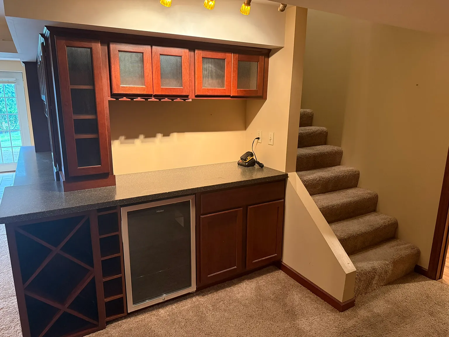 3 bed, 2400 sqft, $2,800 — Photo 2
