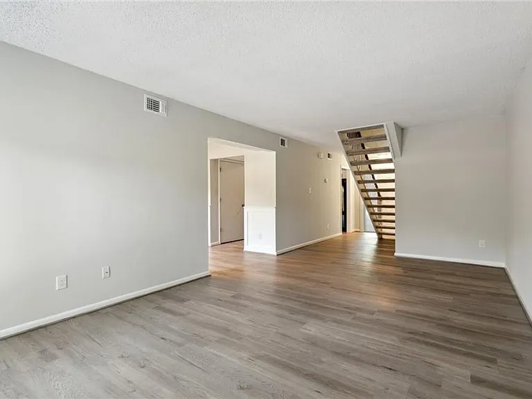 6442 Duquesne Pl — Photo 9