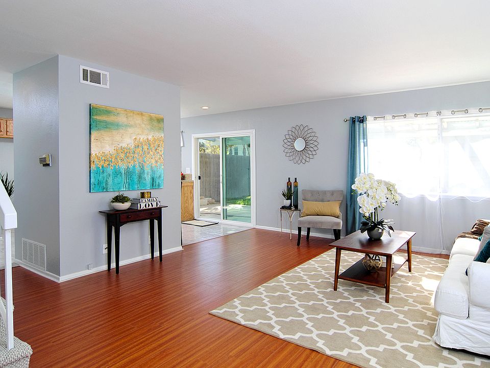 1st image of 142 W Spanish Moss Pl