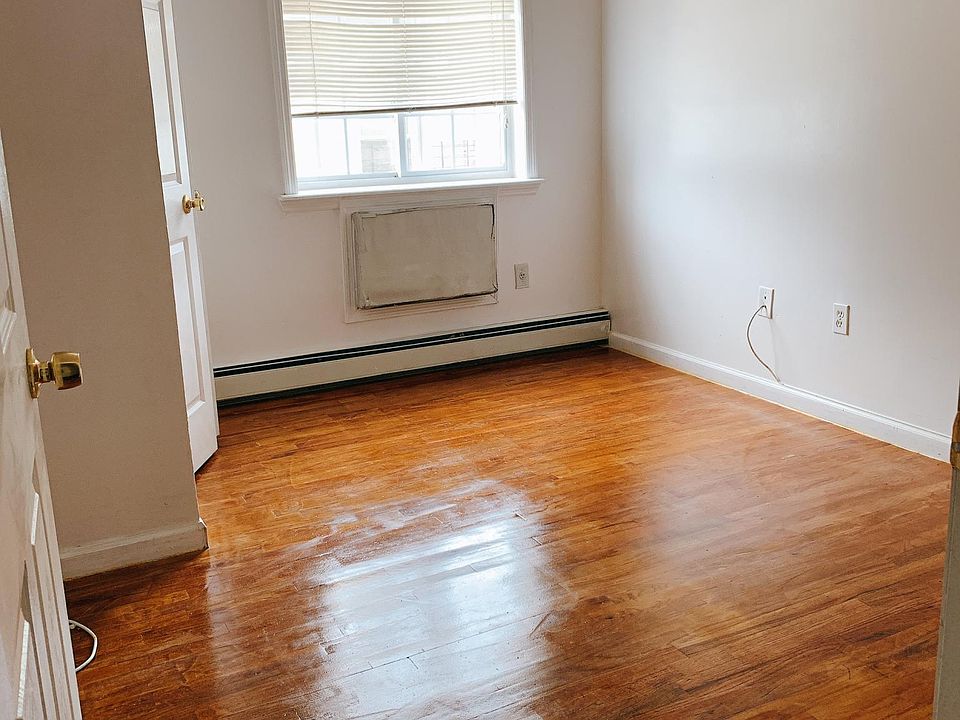 1st image of 445 Quincy Ave Floor 1