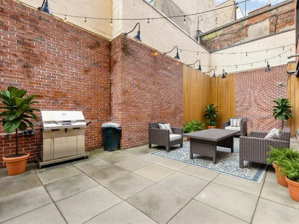 21-10 44th Drive image 12 of 15