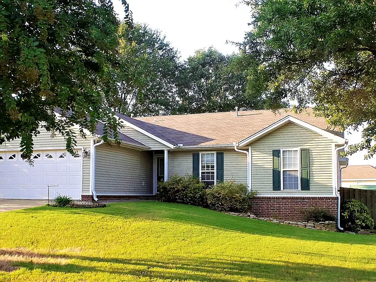 Megan Dr — Photo 2