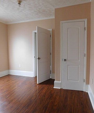 4th image of 1406 Elm St