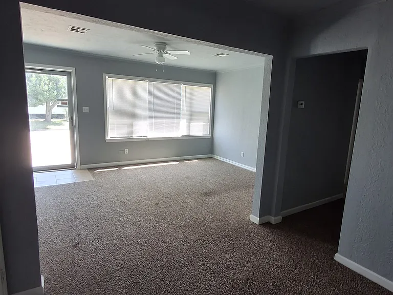908 NW 20th St — Photo 8