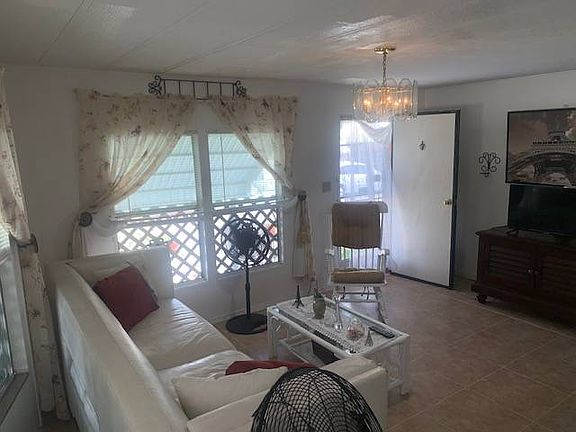 4th image of 1000 Cedar Ave #33