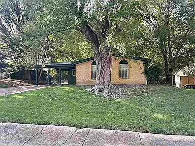3 bed, 1.0 bath, 1008 sqft, $1,100 — Photo 1
