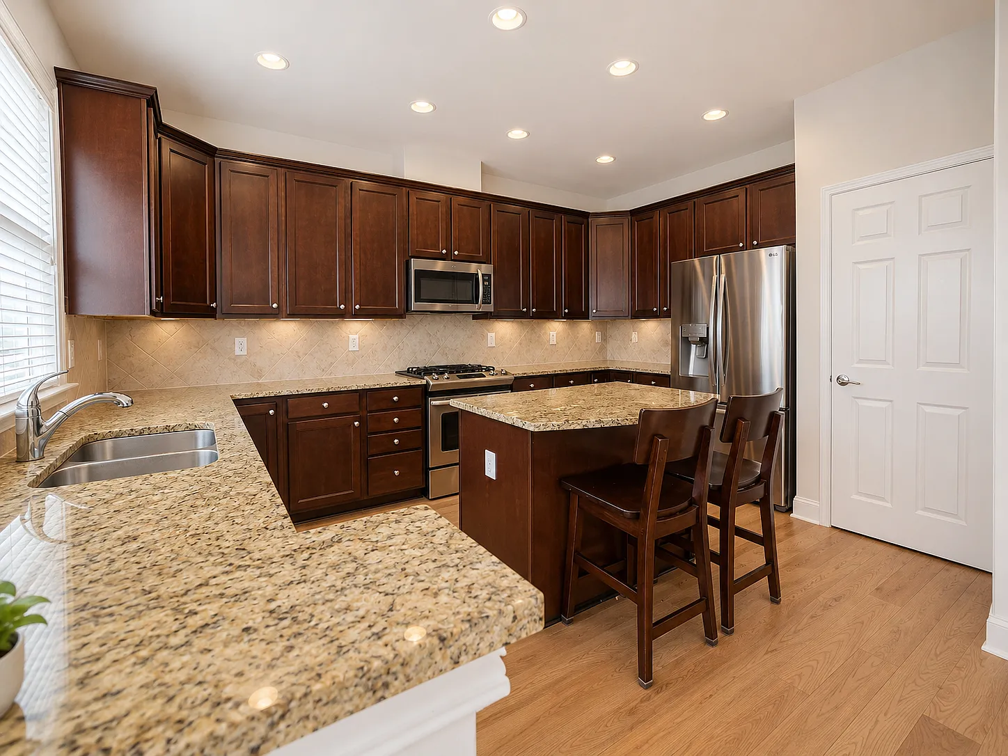 3 bed, 3.5 bath, 2175 sqft, $3,300 — Photo 4