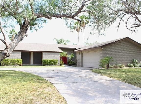 2nd image of 2922 Lazy Lake Dr