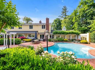 58 Cornwells Beach Rd, Pt Washington, NY 11050