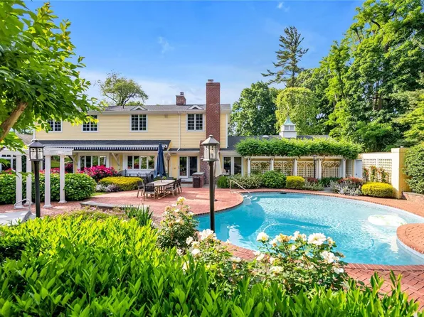 58 Cornwells Beach Road, Sands Point, NY 11050