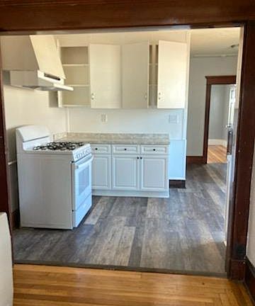 2nd image of 133-135 Deane St #3