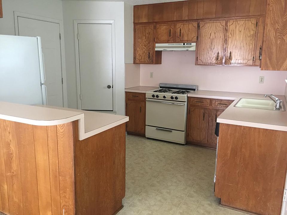 2nd image of 1306 Opal Rd #B