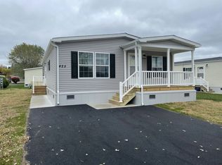 425 Chestnut Dr, Lockport, NY 14094