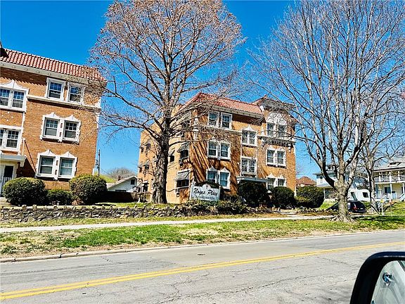 3rd image of 312 N Noyes Blvd