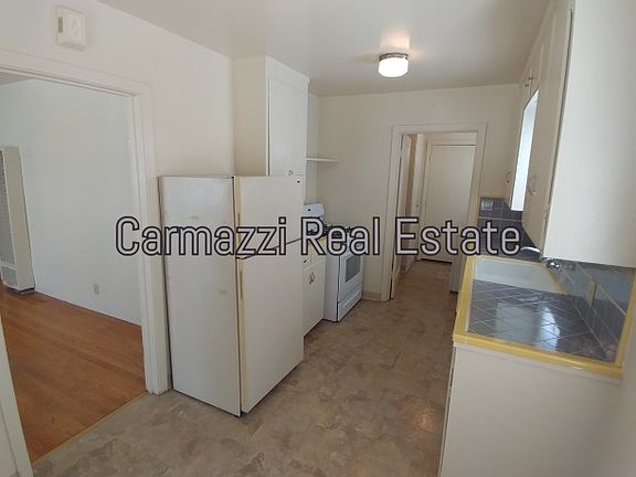 5th image of 2315 T St APT B