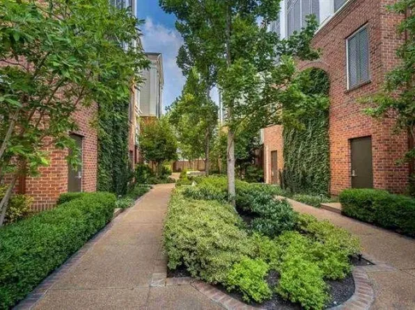 597 Lexington Club Ct APT 404, Memphis, TN 38117