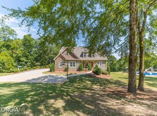1625 Maple Ridge Dr, Loganville, GA 30052