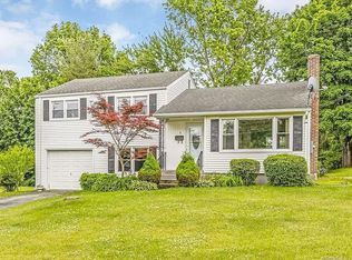 5 Sky View Dr, West Hartford, CT 06117