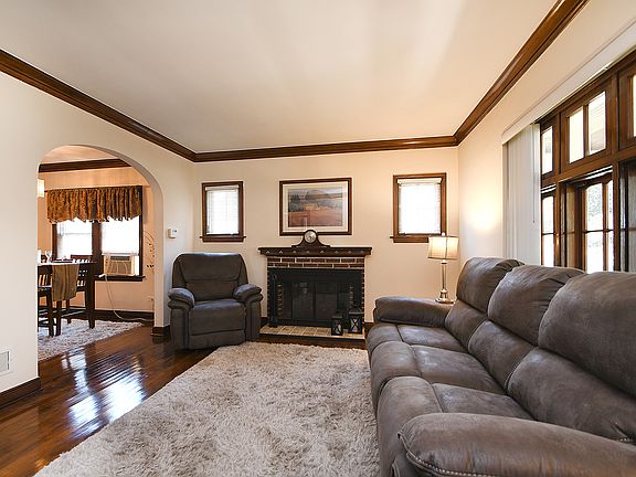 5th image of 10116 S Trumbull Ave