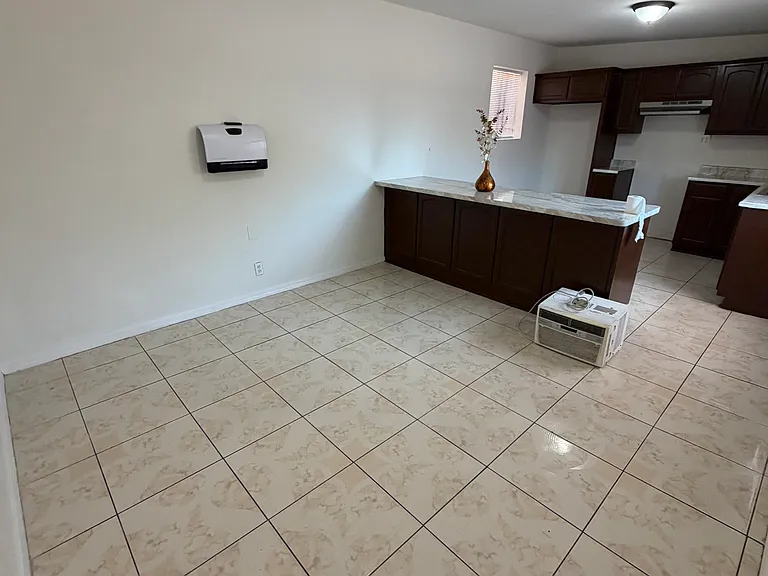 10933 Sampson Ave — Photo 3
