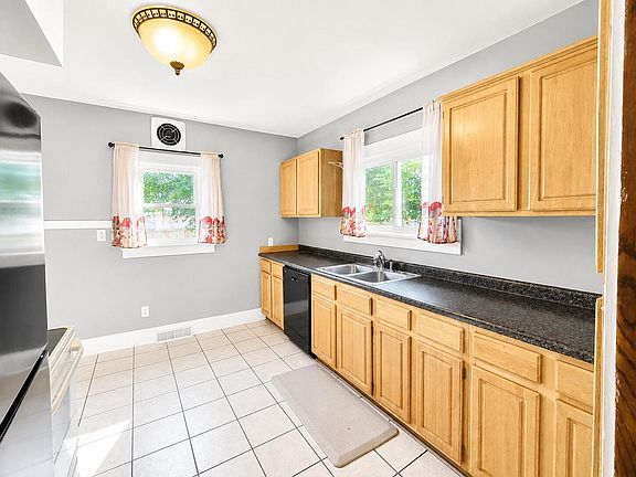 5th image of 1525 Arthur AVENUE