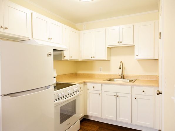 1102 Leonard St APT 6