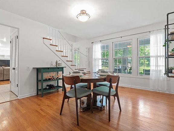 5th image of 2670 Summit Ave