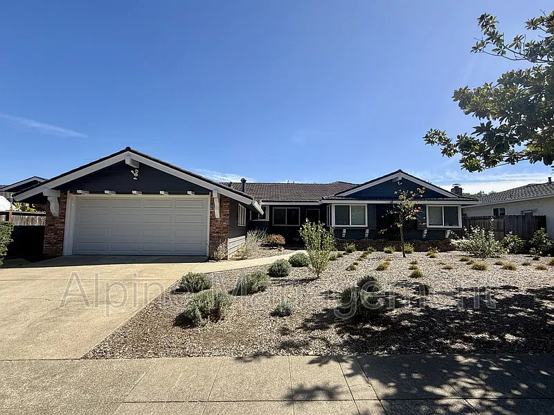 3 bed, 2.5 bath, 2000 sqft, $7,995 — Photo 1