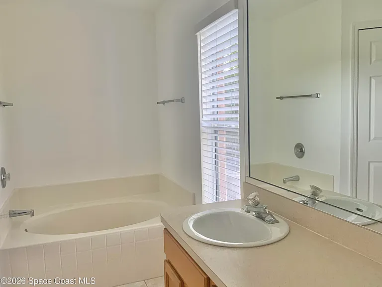 2087 Deercroft Dr — Photo 15