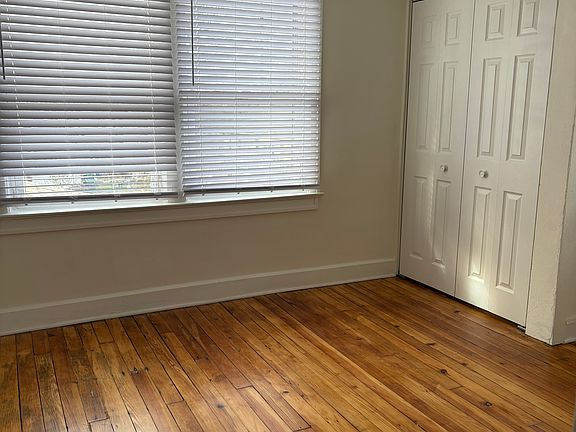 4th image of 827 N Bradley Ave