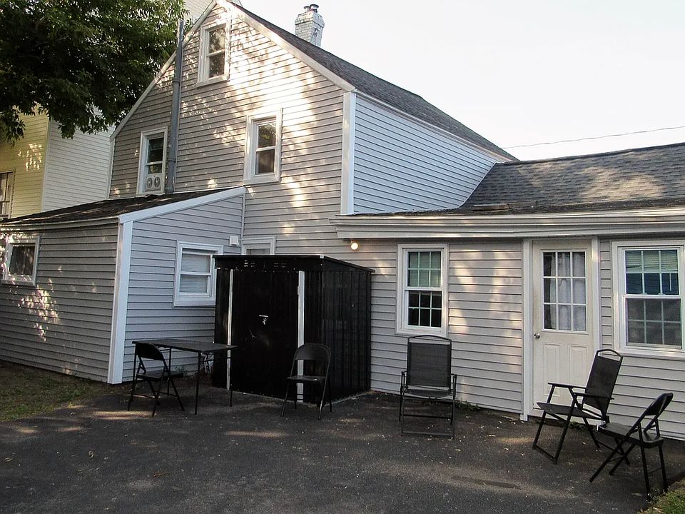 2nd image of 164 Douglas St