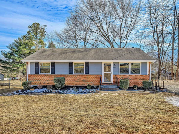 2871 Silver Leaf Dr, Salem, VA 24153