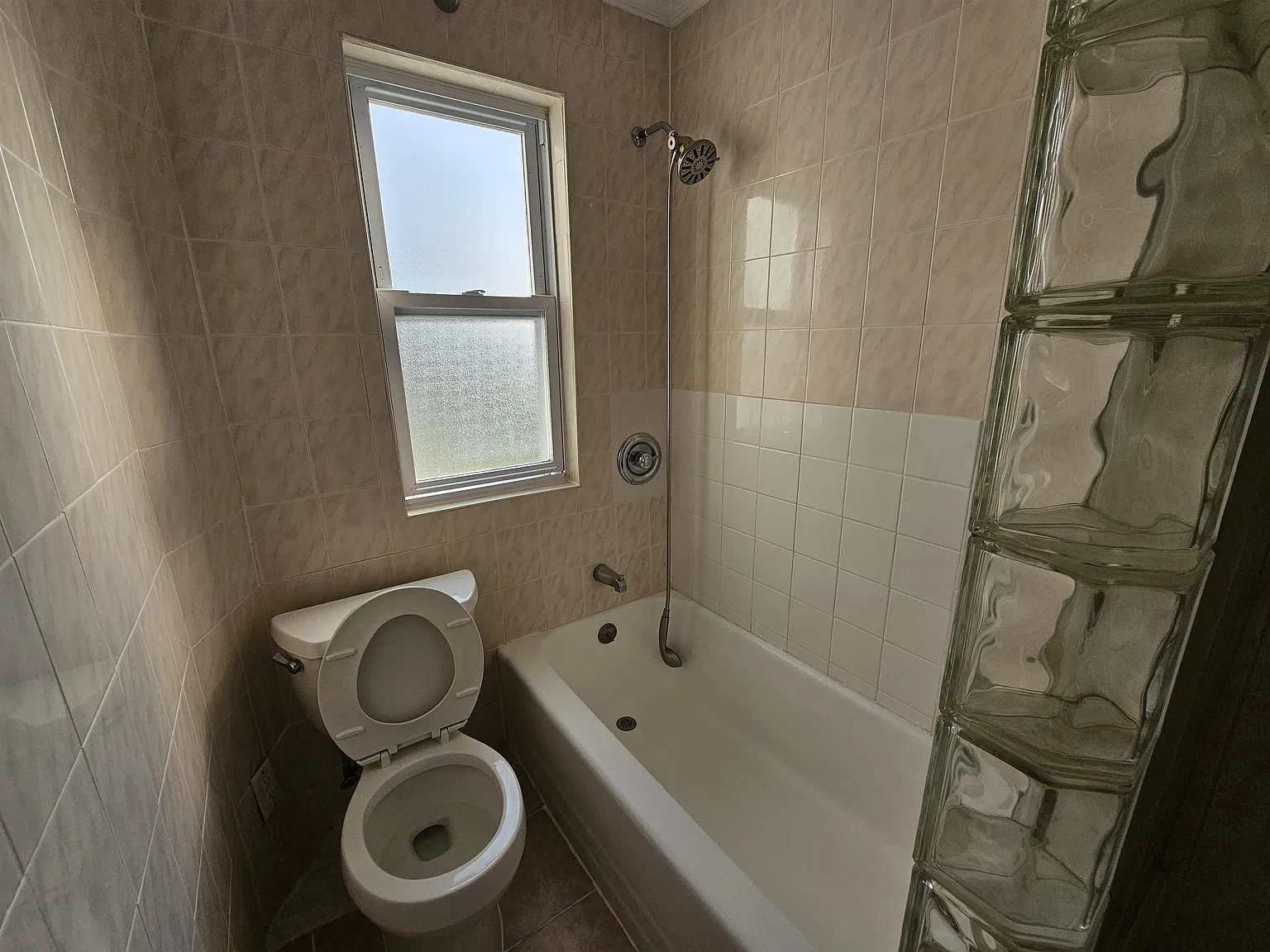 3 bed, 1.0 bath, $3,000 — Photo 3