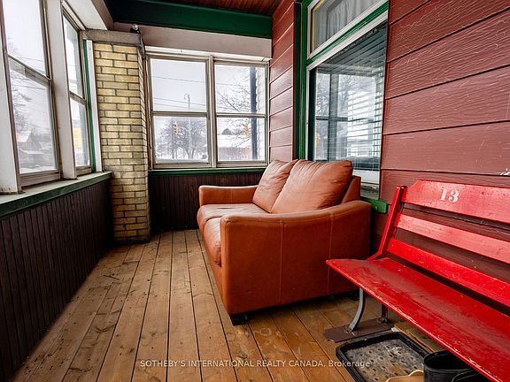 5th image of 64 Lancaster St W