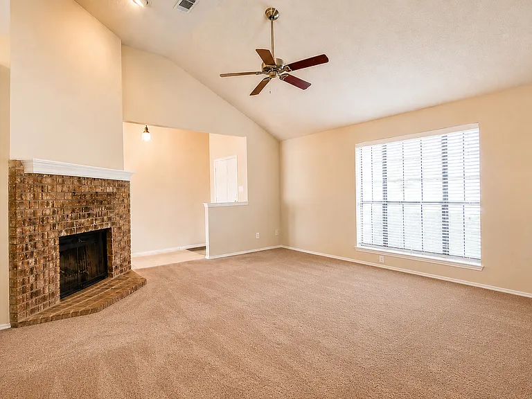 1410 Flameleaf Dr — Photo 5