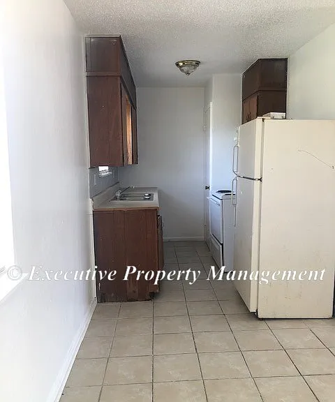 410 Sunset Ln — Photo 3