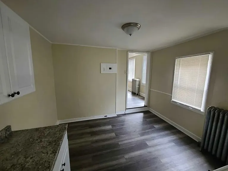 274 S Loudon Ave — Photo 2