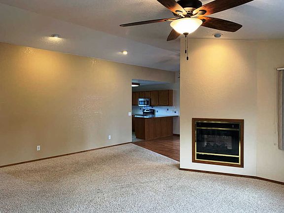 4th image of 110 Trevino Dr
