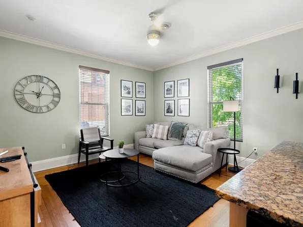 15 Beale St APT 1, Dorchester, MA 02124