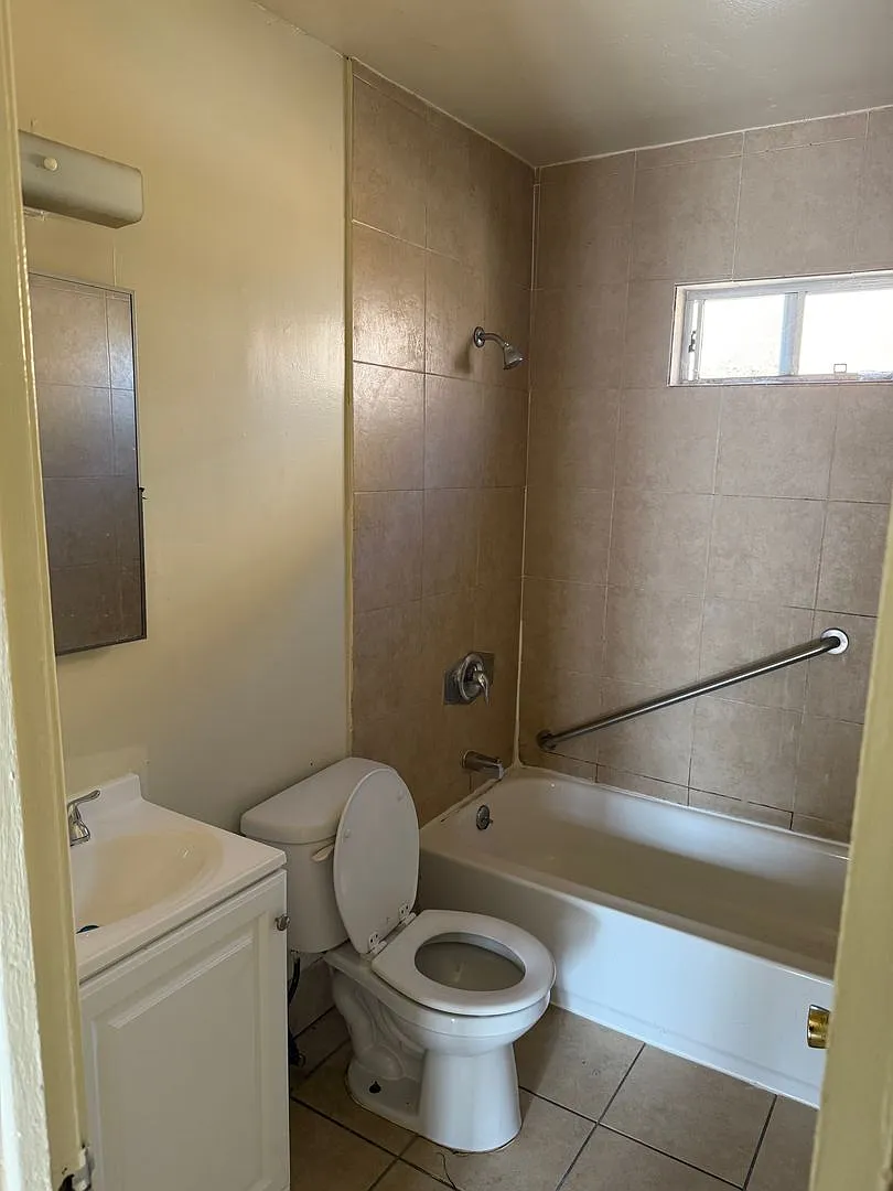 Powell - 6714 West Blvd — Photo 4