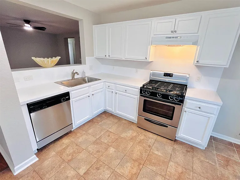 8134 Sanders Forest Ct — Photo 11